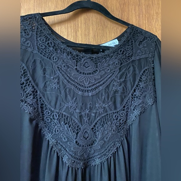 Paradiso Black Lace Babydoll Top with Button-Up Back and Bell Sleeves - Picture 3 of 7